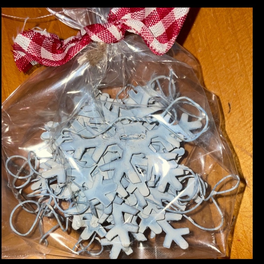 Primitive Cream Snowflake Holiday Decor - Picture 3 of 3